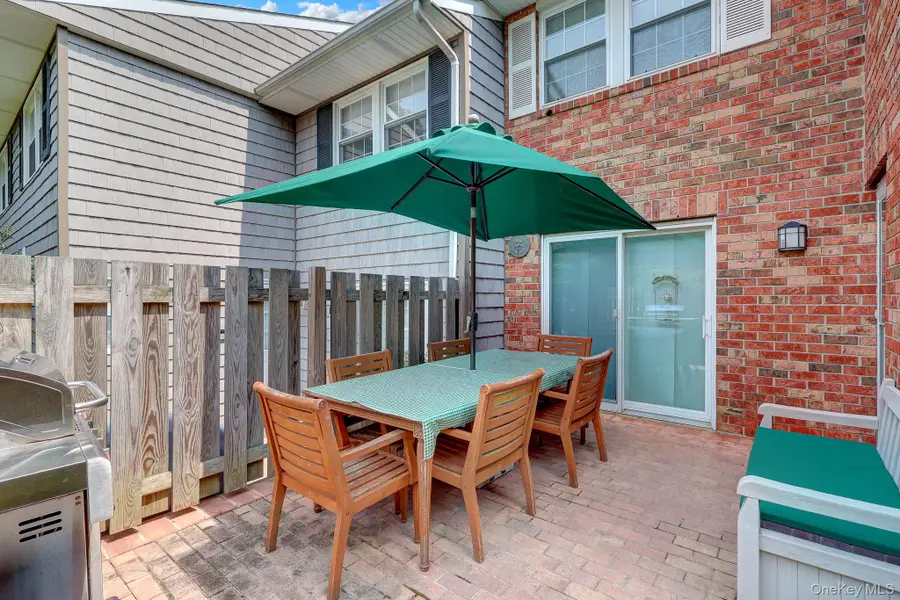 11 Clubhouse Court, Woodbury, NY 11797 - #3