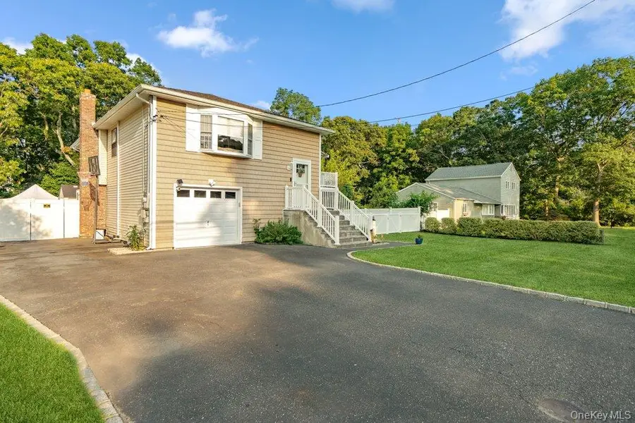 107 Avenue A, Holbrook, NY 11741 - #2