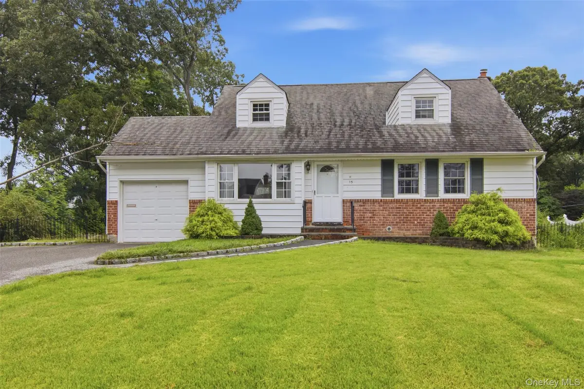 15 Apple Lane, Commack, NY 11725 - #1