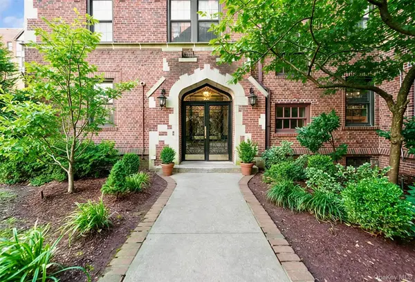 68-12 Burns Street #B2, Forest Hills, NY 11375