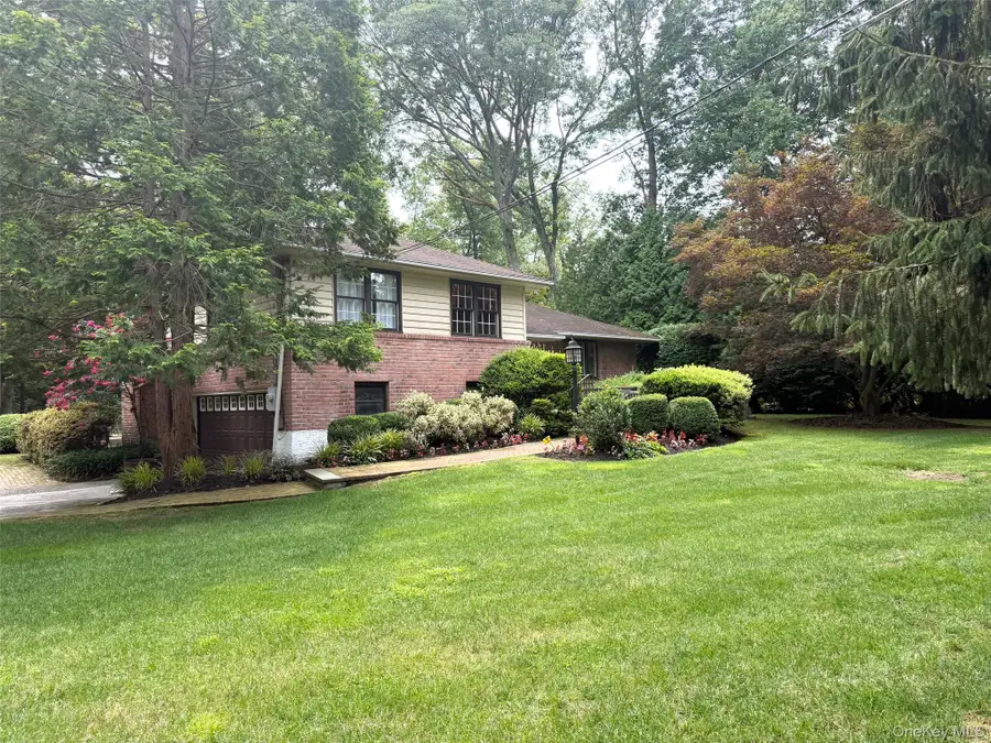 12 Robin Lane, Huntington, NY 11743 - #2