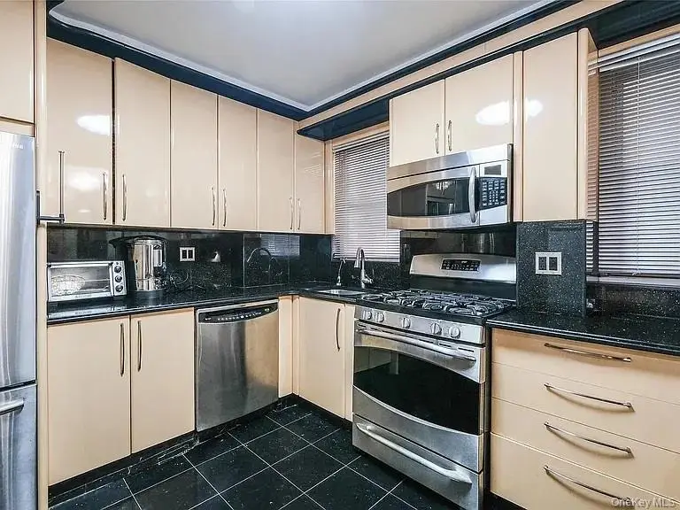 98-05 63rd Road #5E, Rego Park, NY 11374 - #3