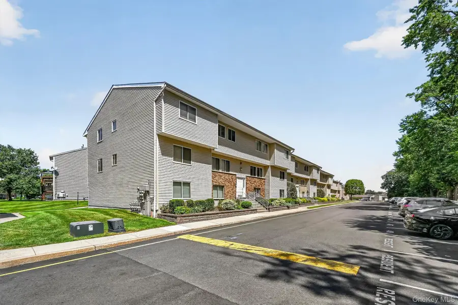 25 College Avenue #102, Nanuet, NY 10954 - #3