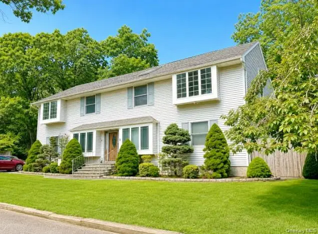 5 Forest Lane, Coram, NY 11727 - #3