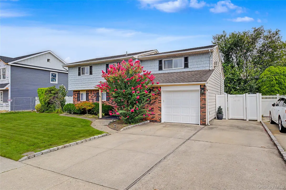 16 Hunt Place, Bethpage, NY 11714 - #1