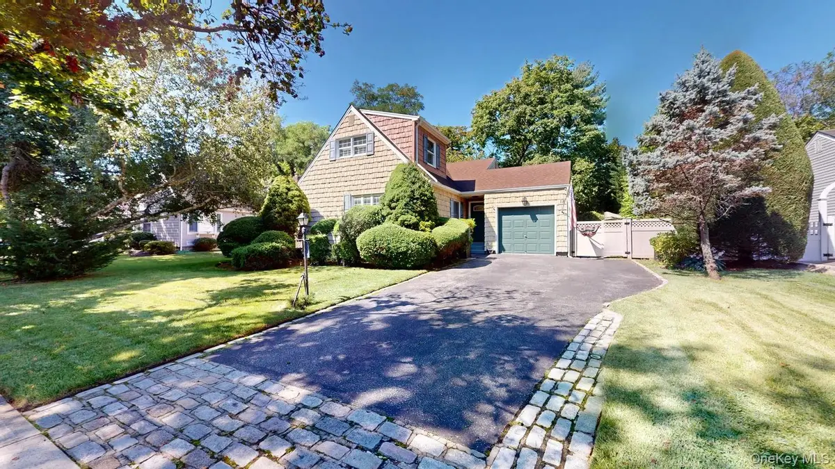 18 W Gaylore Drive, Amityville, NY 11701 - #1