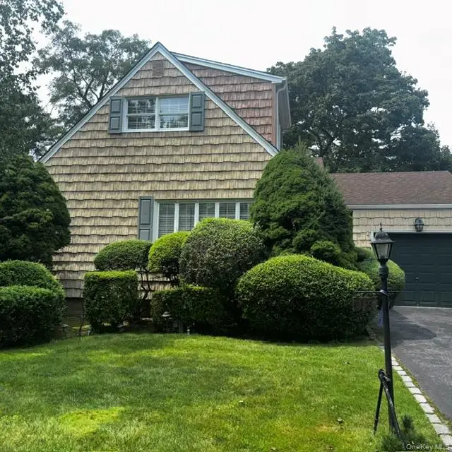 18 W Gaylore Drive, Amityville, NY 11701 - #2