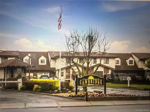 43 Cambridge Drive W, Copiague, NY 11726