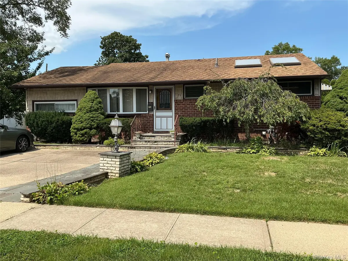 55 Surrey Lane, Plainview, NY 11803 - #1