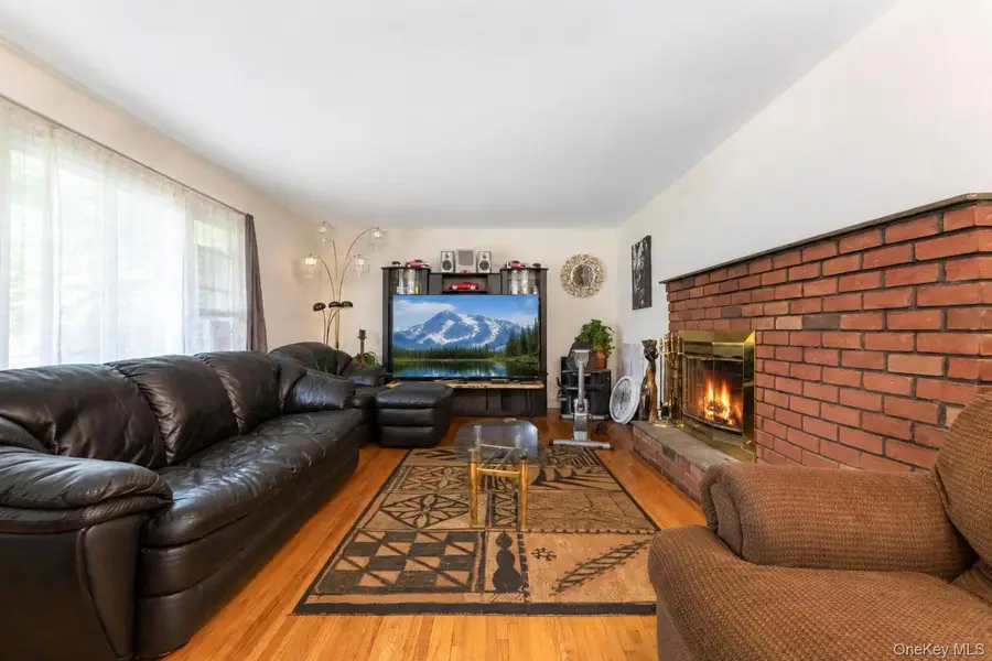 617 Granny Road, Middle Island, NY 11953 - #3