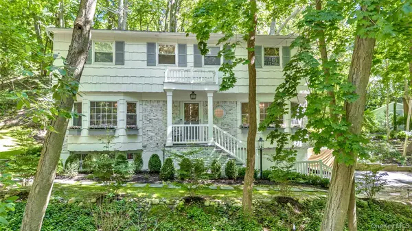 107 Fleets Cove Road, Huntington, NY 11743
