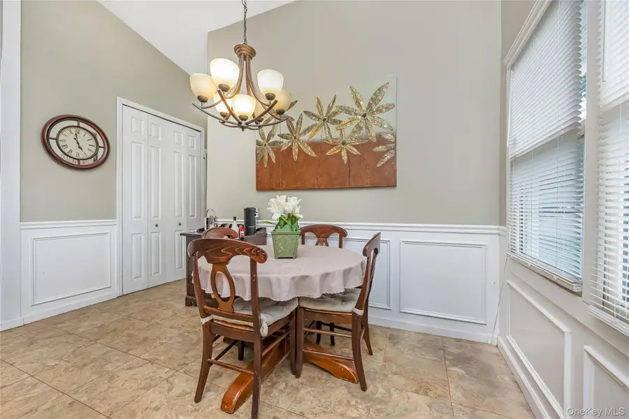 25 Beverly Street, Islip, NY 11751 - #3