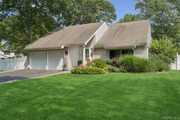 27 Sugarbush Lane, Coram, NY 11727