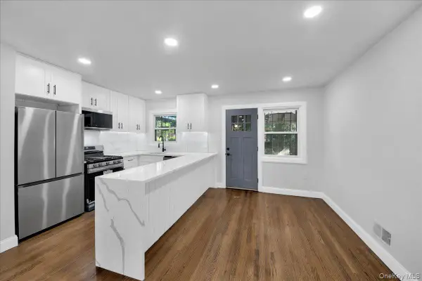 1052 E 227th Street, Bronx, NY 10466