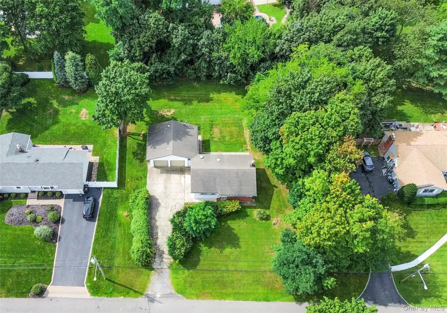 38 Sams Path, Rocky Point, NY 11778 - #2