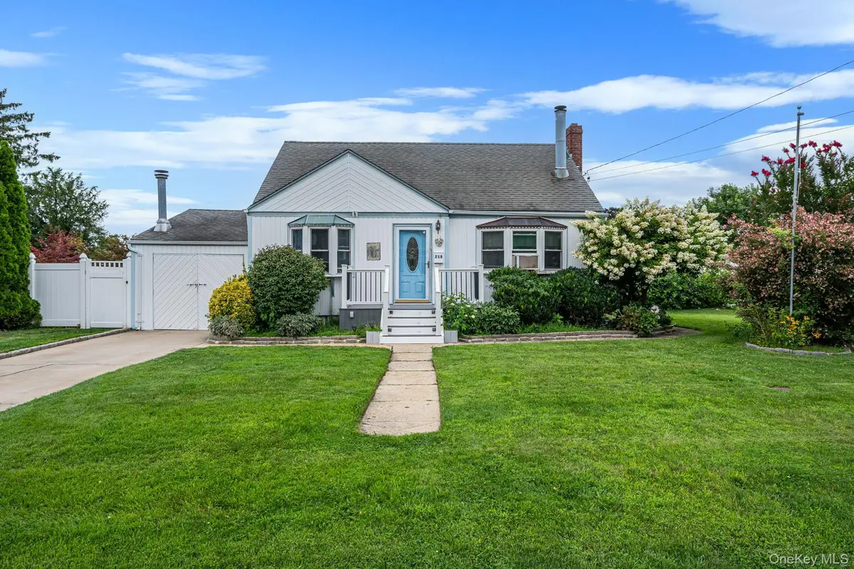 218 11th Street, West Babylon, NY 11704 - #1