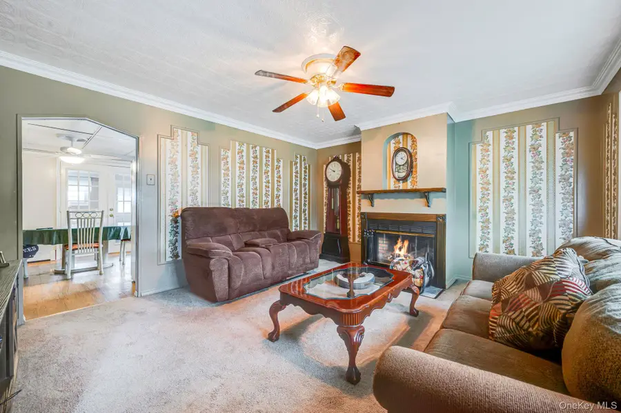 218 11th Street, West Babylon, NY 11704 - #3