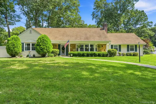 25 Seabrook Lane, Stony Brook, NY 11790