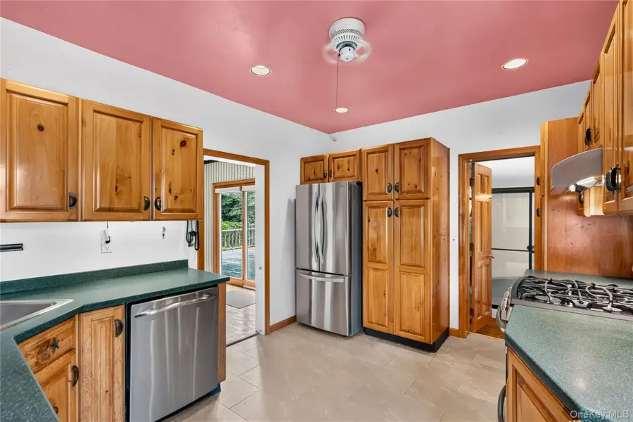51 Hamilton Street, Sayville, NY 11782 - #3