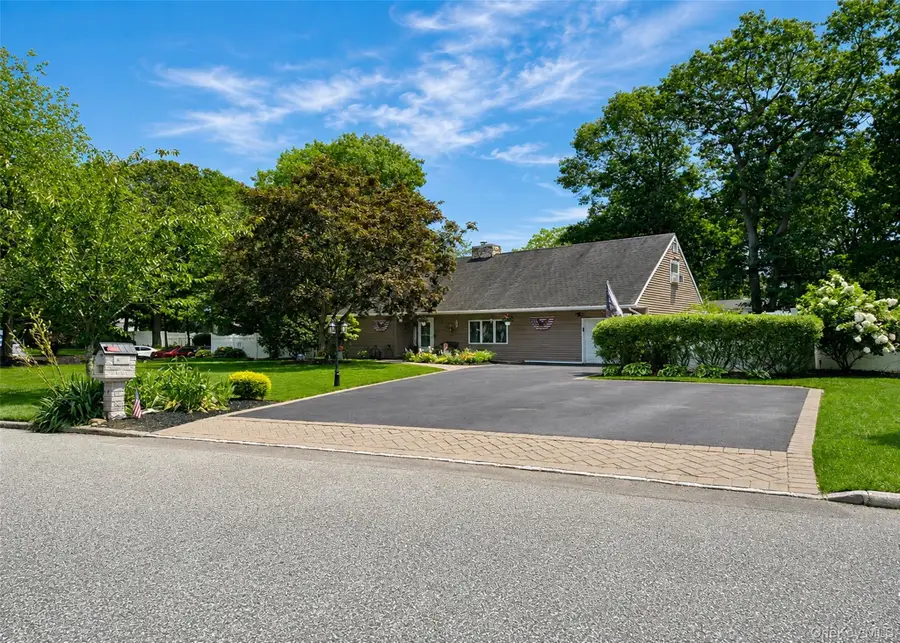 4 Halfcircle Drive, Holbrook, NY 11741 - #2