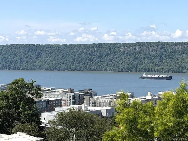 250 N Broadway #PHD, Yonkers, NY 10701