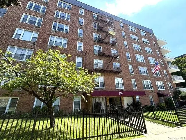 250 N Broadway #PHD, Yonkers, NY 10701 - #3