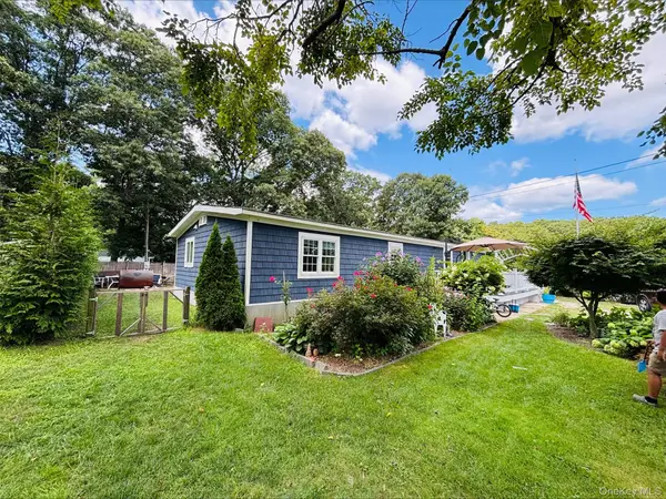 41 Carls Place #41, Riverhead, NY 11901