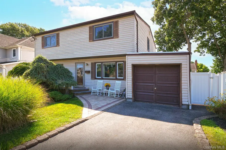 108 Connecticut Avenue, Massapequa, NY 11758 - #2