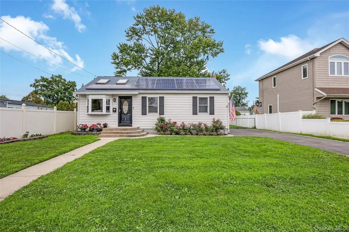 11 Delano Place, West Babylon, NY 11704 - #1