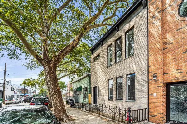 5142 35th Street, Long Island City, NY 11101