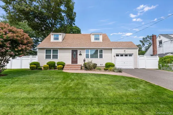 177 N Queens Avenue, Massapequa, NY 11758