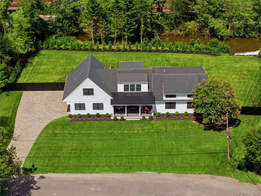 16 Twin River Drive, Oakdale, NY 11769 - #2