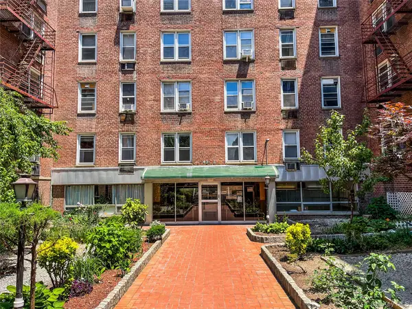 43-43 Kissena Blvd #306, Flushing, NY 11355