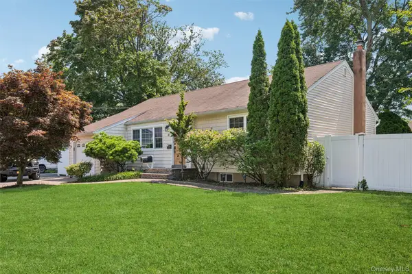 42 Lexington Avenue, West Babylon, NY 11704