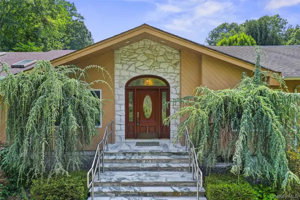 22 Penn Drive, Dix Hills, NY 11746