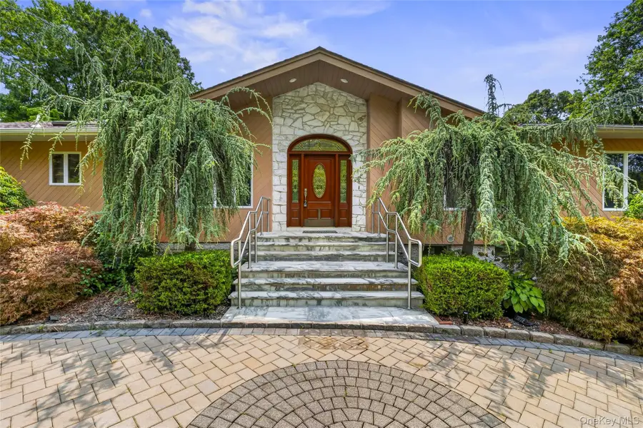 22 Penn Drive, Dix Hills, NY 11746 - #2