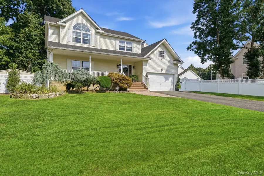 1536 Winganhauppauge Road, Islip, NY 11751 - #2