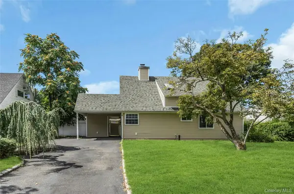 36 Atlas Lane, Hicksville, NY 11801