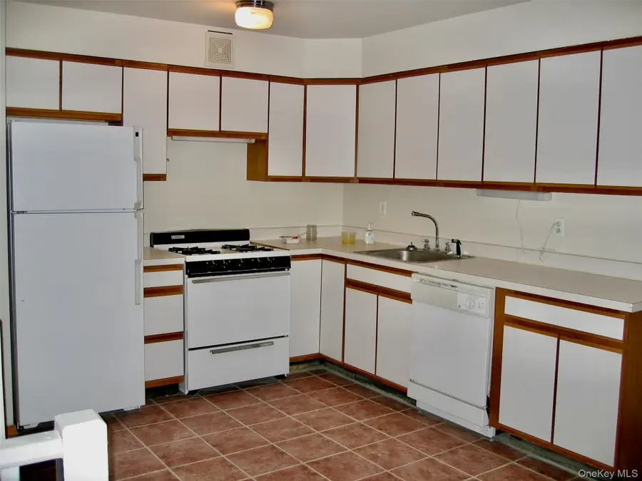76-30 Grand Central Parkway, Forest Hills, NY 11375 - #2