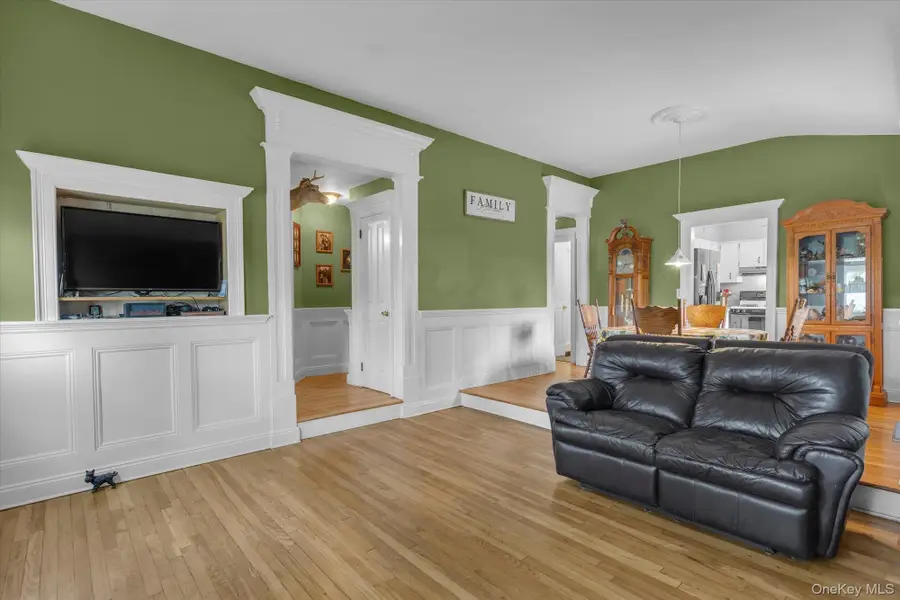 81 Lenore Lane, Farmingville, NY 11738 - #3