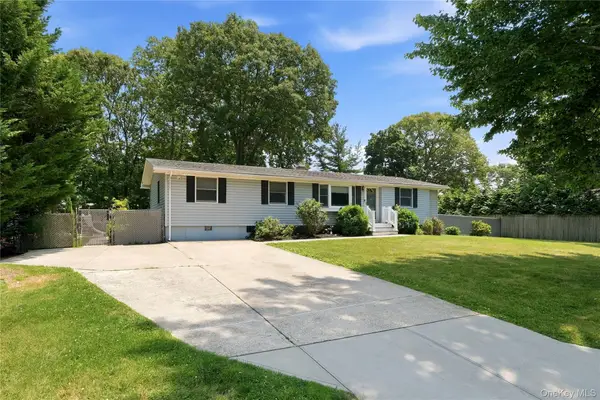 3 Herd Lane, East Setauket, NY 11733