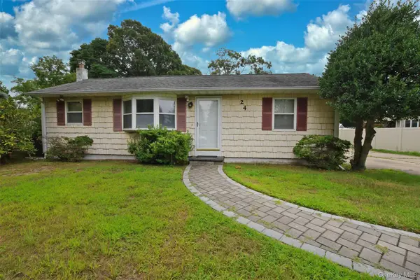 24 Island Boulevard, Bohemia, NY 11716