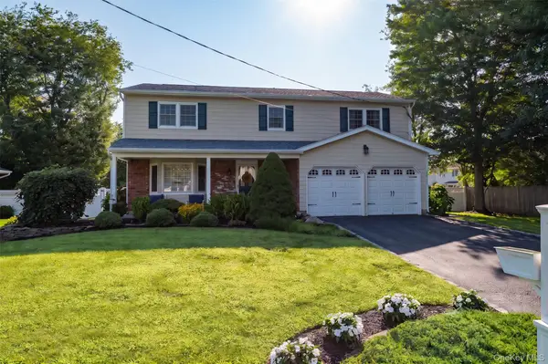 165 Pepperidge Road, Oakdale, NY 11769