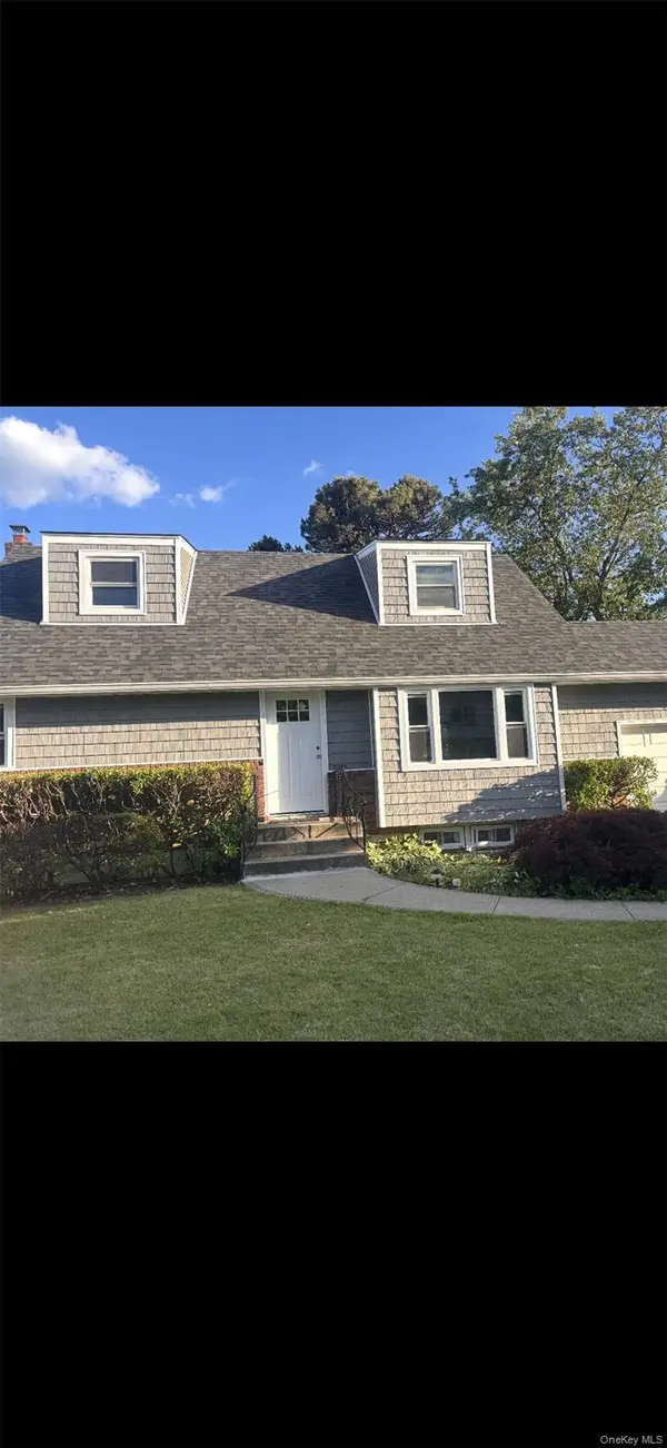 216 N Hawthorne Street, Massapequa, NY 11758