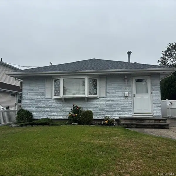 66 E Neptune Avenue, Lindenhurst, NY 11757