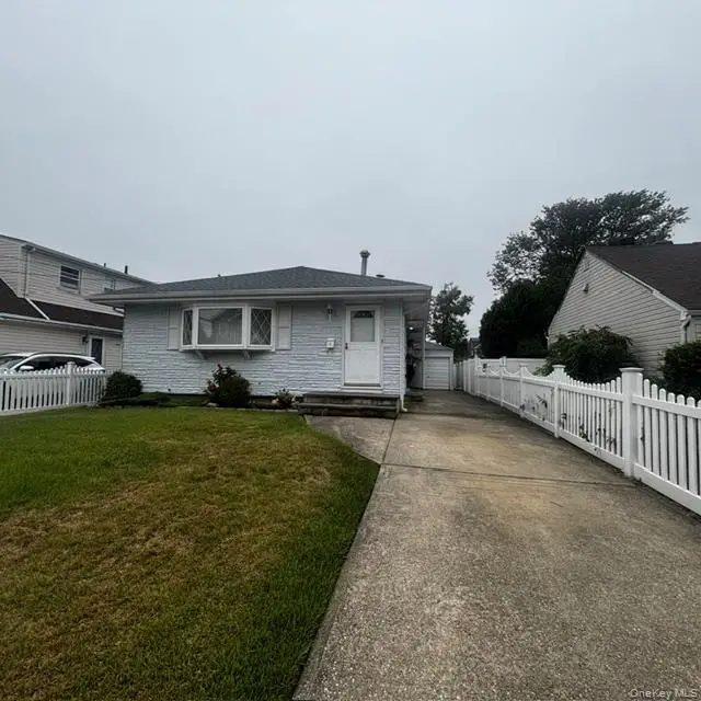 66 E Neptune Avenue, Lindenhurst, NY 11757 - #2