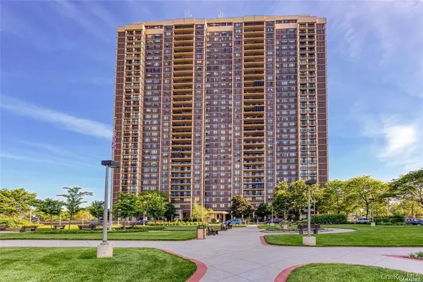 27010 Grand Central Parkway #32E, Floral Park, NY 11005