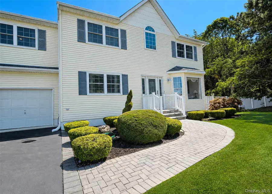 23 Greentree Drive, Medford, NY 11763 - #2