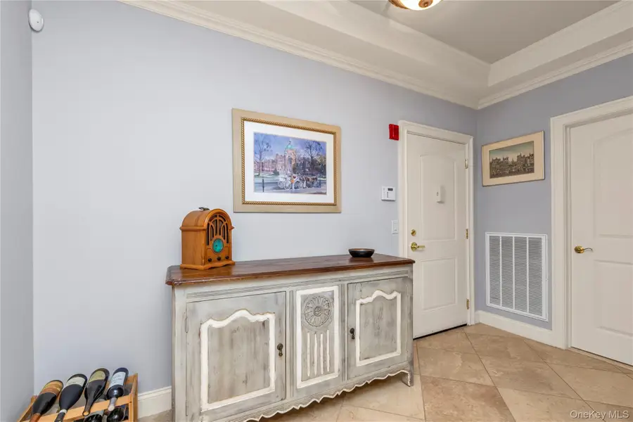 578 Pacing Way, Westbury, NY 11590 - #2