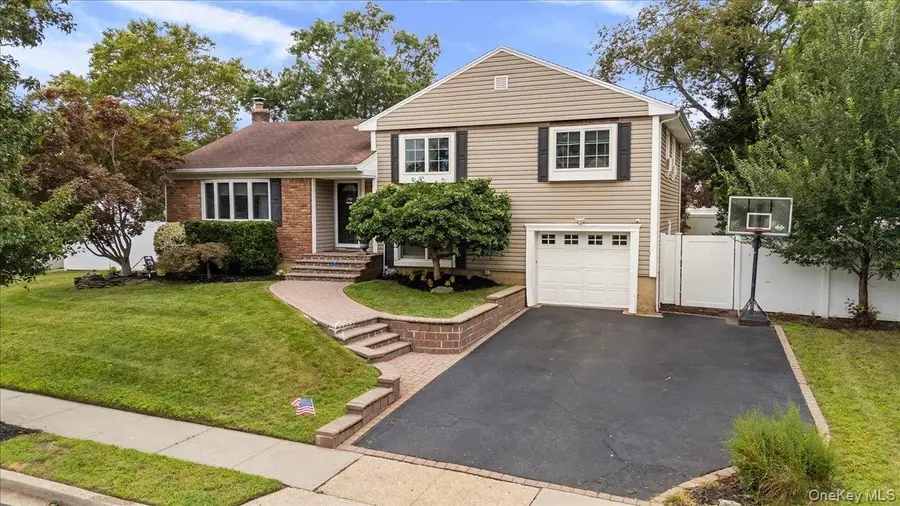 15 Eleanor Road, Plainview, NY 11803 - #2